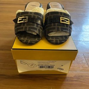 Authentic Fendi  Jacquard Calfskin FF Croc Embossed Slide Sandals Sz 38